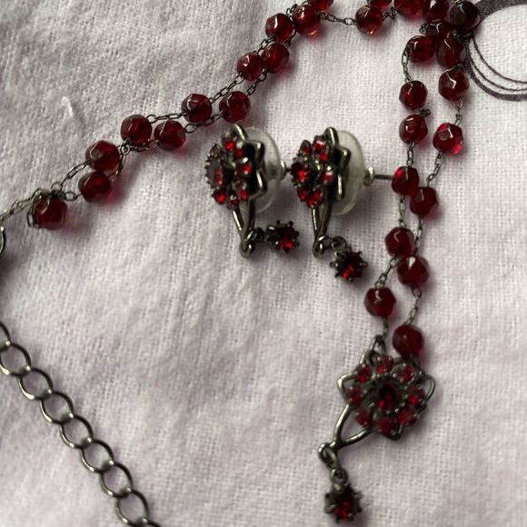 Garnet color necklace and earring set - Picture 7 of 7